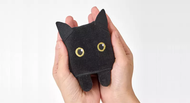 日本雜貨推出《黑貓手帕》自帶肉球+眼睛，不管怎麼摺怎麼放都是貓貓的樣子
