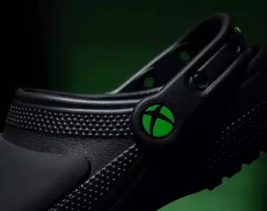 《XboxＸCrocs》合作推出一款手把感超強的全黑 Clog 鞋鞋