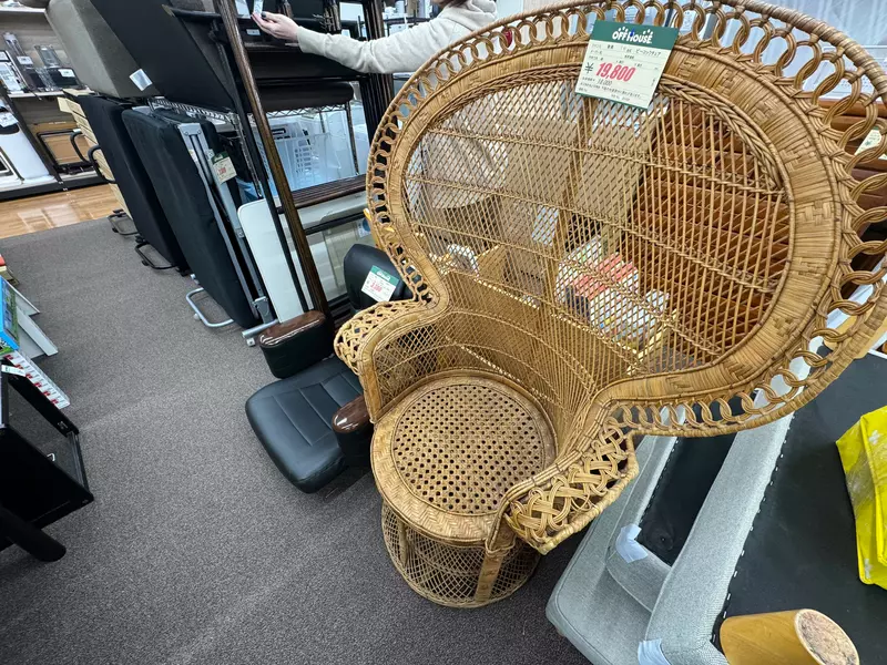 日本網友在二手店看到《眼熟的椅子》但是每個人眼熟的由來都不同？