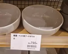 看到喜歡的碗卻驚覺是《寵物飼料碗》要不要捨棄尊嚴買給自己用呢？