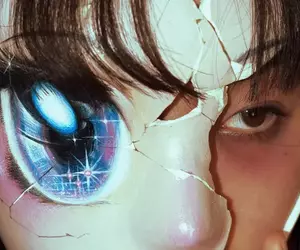 社群風潮《面具下的臉迷因》因為能呈現各種憔悴反差而爆紅