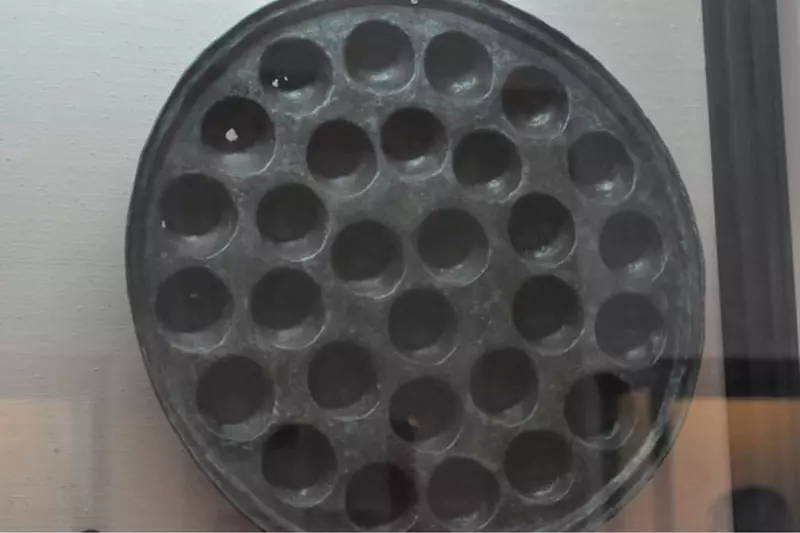 《龐貝城出土羅馬古文物》大阪人一看超眼熟 這不就是章魚燒烤盤嗎？