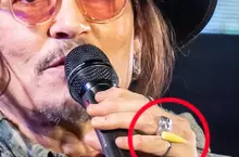 《強尼戴普》赴日配戴扭蛋玩具玉米戒指 爆紅飆出十倍以上轉賣價