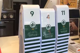 《麥當勞的號碼立牌》日本網友驚覺它不只是一塊板子 竟然藏有能夠偵測位置的功能？