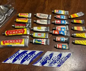 《資深模型玩家的回憶》以前都會隨盒附送接著劑？年輕玩家全都沒看過