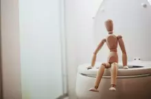 網友的有感而發《女生廁所排隊的原因》這樣分析的意思是男生尿尿時不會思考人生哲理嗎？好像還真不會XD