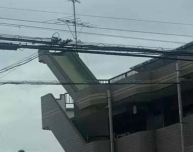 《大樓神秘設計》通往天國的階梯？日本網友想不透這玩意有什麼意義