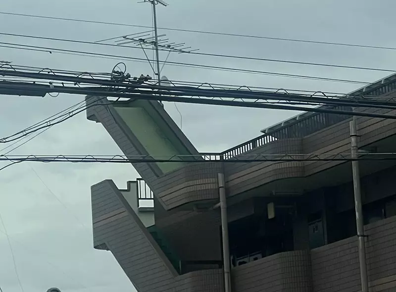 《大樓神秘設計》通往天國的階梯？日本網友想不透這玩意有什麼意義