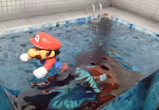 超級瑪莉歐場景製作 因為對遊戲裡的鰻魚產生巨大陰影而創作的作品