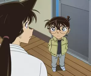 《名偵探柯南》粉絲稱讚小蘭尊重小朋友 她都會彎腰跟少年偵探團說話