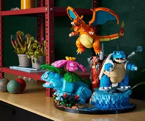 《樂高與寶可夢》聯名系列公開 首波推出三種主題套件若全收集，便可以收集皮卡丘、伊布、噴火龍、妙蛙花以及水箭龜喔