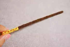 網友靠編織重現《Pocky》巧克力點心棒 超絕技巧讓網友發出〝超強〞的感嘆