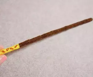 網友靠編織重現《Pocky》巧克力點心棒 超絕技巧讓網友發出〝超強〞的感嘆