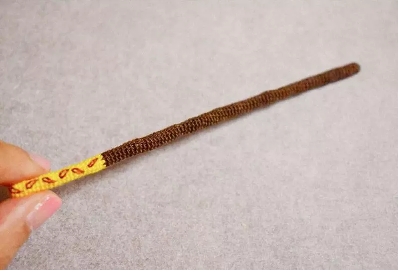 網友靠編織重現《Pocky》巧克力點心棒 超絕技巧讓網友發出〝超強〞的感嘆