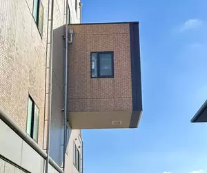 神秘房屋設計《凸出外牆的懸空房間》為什麼要蓋成這個樣子呢？