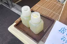 《懷舊塑膠瓶裝茶》日本人半世紀前搭火車都喝這個 早期材質惡劣還有塑膠味