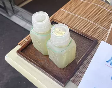 《懷舊塑膠瓶裝茶》日本人半世紀前搭火車都喝這個 早期材質惡劣還有塑膠味