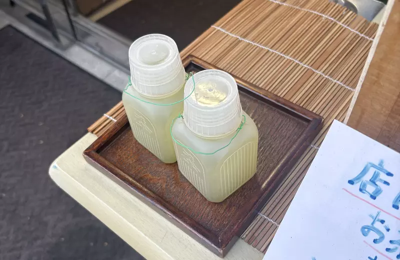 《懷舊塑膠瓶裝茶》日本人半世紀前搭火車都喝這個 早期材質惡劣還有塑膠味