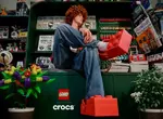 這次踩了不會痛了《樂高積木鞋》LEGO 與 Crocs 聯動推出新產品,將於2月16日發售 這次踩了不會痛了《樂高積木鞋》LEGO 與 Crocs 聯動推出新產品,將於2月16日發售