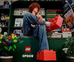這次踩了不會痛了《樂高積木鞋》LEGO 與 Crocs 聯動推出新產品，將於2月16日發售