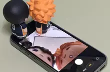 《公仔自拍照》將公仔擺在手機前鏡頭 超可愛特殊角度引爆模仿熱潮