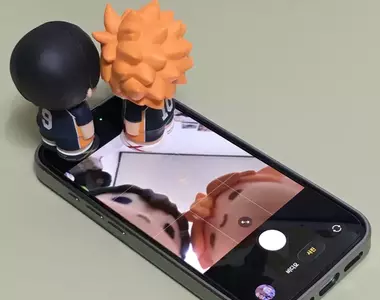 《公仔自拍照》將公仔擺在手機前鏡頭 超可愛特殊角度引爆模仿熱潮