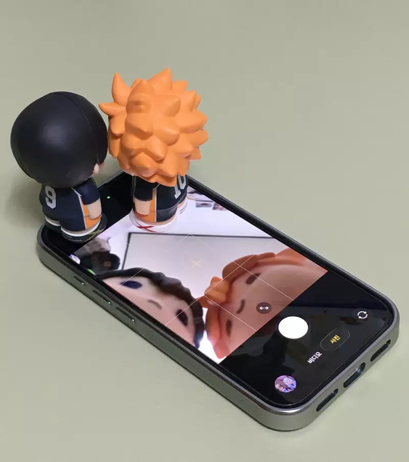 《公仔自拍照》將公仔擺在手機前鏡頭 超可愛特殊角度引爆模仿熱潮