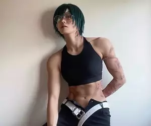 咒術迴戰cos《禪院真希》隨著動畫第三季開播「桃兎もも」之前的角色扮演照片又又又紅起來啦