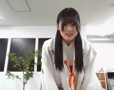 《沉默之丘F》飾演雛子父親的「真砂豪」，拉著遊戲角色「五十嵐咲子」的真人臉模「滝瀬妃夏」加入直播，真的把F變成了family遊戲惹！？