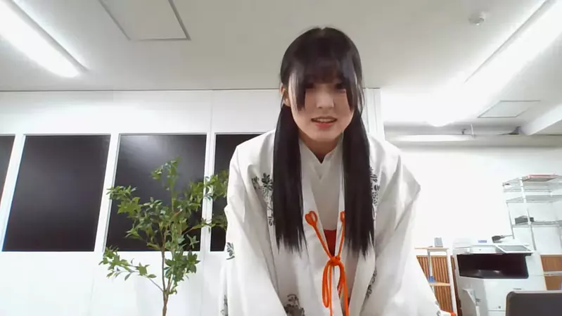 《沉默之丘F》飾演雛子父親的「真砂豪」，拉著遊戲角色「五十嵐咲子」的真人臉模「滝瀬妃夏」加入直播，真的把F變成了family遊戲惹！？