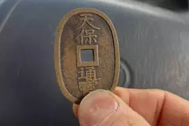 網友分享奶奶擁有的古錢幣 竟然可以跟Toyota橢圓形標誌完美契合！？