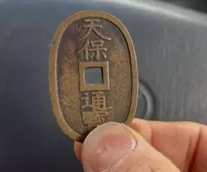 網友分享奶奶擁有的古錢幣 竟然可以跟Toyota橢圓形標誌完美契合！？