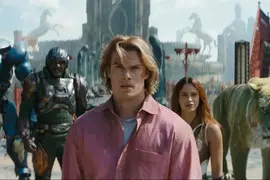 童年回憶《太空超人》真人版預告公開　《王室緋聞守則》帥王子「尼可拉斯葛拉辛」領銜主演