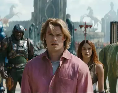 童年回憶《太空超人》真人版預告公開　《王室緋聞守則》帥王子「尼可拉斯葛拉辛」領銜主演