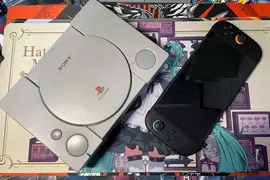 使用《PS原寸收納包》裝Switch2主機 資深玩家驚覺原來初代PS主機那麼小