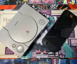 使用《PS原寸收納包》裝Switch2主機 資深玩家驚覺原來初代PS主機那麼小