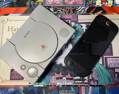 使用《PS原寸收納包》裝Switch2主機 資深玩家驚覺原來初代PS主機那麼小