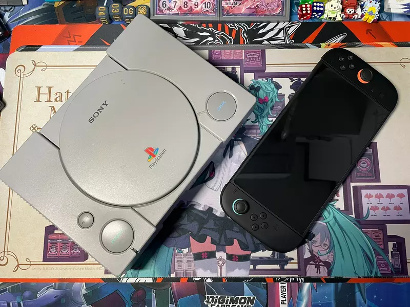 使用《PS原寸收納包》裝Switch2主機 資深玩家驚覺原來初代PS主機那麼小