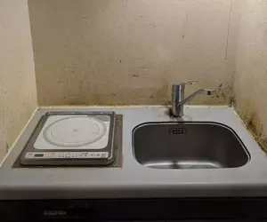 東京常見的《超狹窄廚房》日本網友議論這種空間究竟能不能煮菜