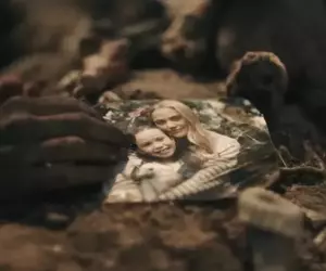 《惡靈古堡9：安魂曲》推出真人預告短片 影片由美國女演員麥卡夢露演出，帶大家回到浣熊市爆發生化危機的那個時間點