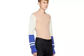 回顧2017年「Calvin Klein」的潮流服飾 怕大家沒看過只有袖子的毛衣所以帶大家認識一下