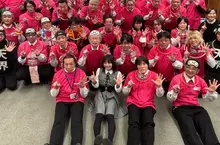 《偶像迷的葬禮》應援10年的偶像親自出席 主持告別儀式送他最後一程