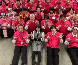 《偶像迷的葬禮》應援10年的偶像親自出席 主持告別儀式送他最後一程