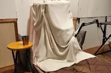 《在家中遇難的人》他的房間太冷了 打造出創意十足的全套保暖裝備