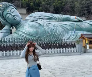 日本藝人《穿迷你裙去拜拜》廟方要求圍上一塊布 被網友們批評沒有常識了