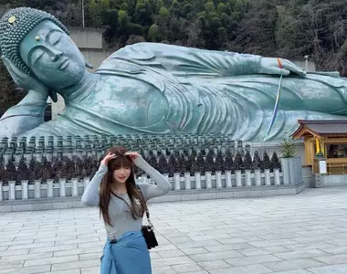 日本藝人《穿迷你裙去拜拜》廟方要求圍上一塊布 被網友們批評沒有常識了