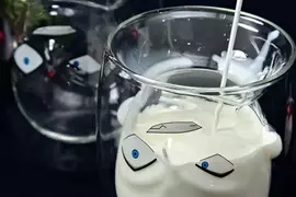 韓國推出《名偵探柯南》犯澤先生玻璃杯 倒入飲料就能顯現出頭像超級鬧