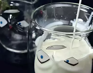 韓國推出《名偵探柯南》犯澤先生玻璃杯 倒入飲料就能顯現出頭像超級鬧