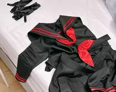 《亂丟COSPLAY服裝》可以營造出引人遐想的氛圍？大家都來爭相模仿了