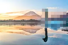 拍富士山美景的攝影師被亂入 開玩笑說這難道就是傳聞中的水怪嗎(誤)